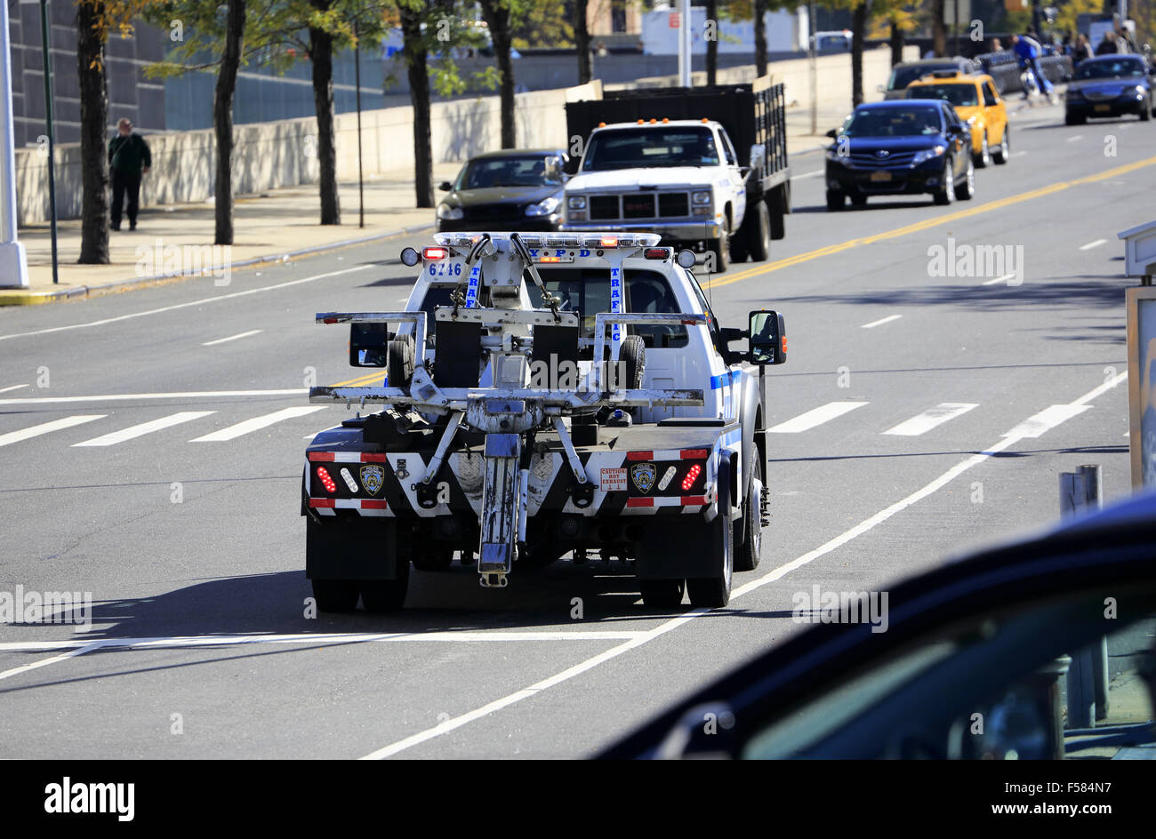 Un NYPD New York del Dipartimento di Polizia di carrello di traino pattugliano la strada senza Packing Zona. west side di Manhattan, New York City, Stati Uniti d'America Foto Stock