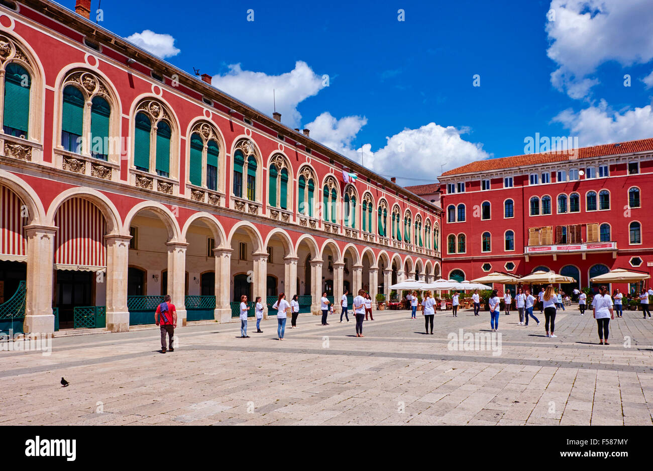 Croazia, Dalmazia, Split, sito Patrimonio Mondiale dell'Unesco, Piazza de la Republique, città vecchia Foto Stock