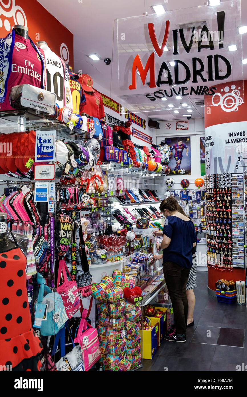 Madrid Spagna,Arganzuela etnica ispanica,Estacion de Madrid Atocha,Madrid Puerta de Atocha,stazione ferroviaria,interno interno,Viva Madrid,negozio di articoli da regalo, Foto Stock