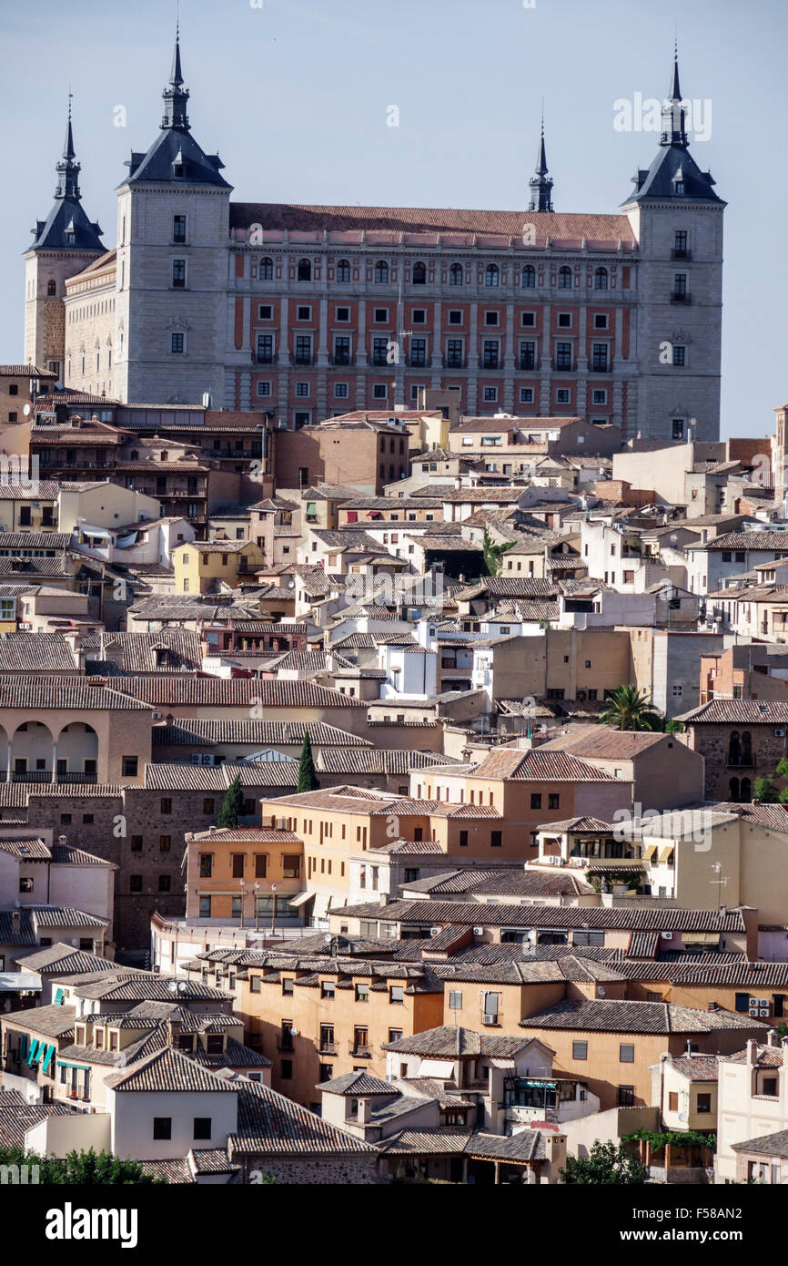 Toledo Spagna,Europa,spagnolo,Sito Patrimonio Mondiale dell'Umanita' Ispanico,Mirador del Valle,skyline della citta',Alcazar,fortezza,tegole in argilla rossa,edifici,tetti,Rena Foto Stock
