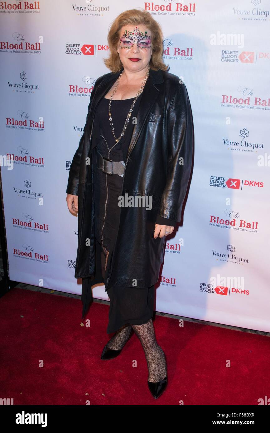 New York, NY, STATI UNITI D'AMERICA. 29 ott 2015. Catherine Curtin presso gli arrivi per eliminare i tumori del sangue DKMS annuale seconda sfera di sangue, la casella, New York, NY Ottobre 29, 2015. Credito: Abel Fermin/Everett raccolta/Alamy Live News Foto Stock