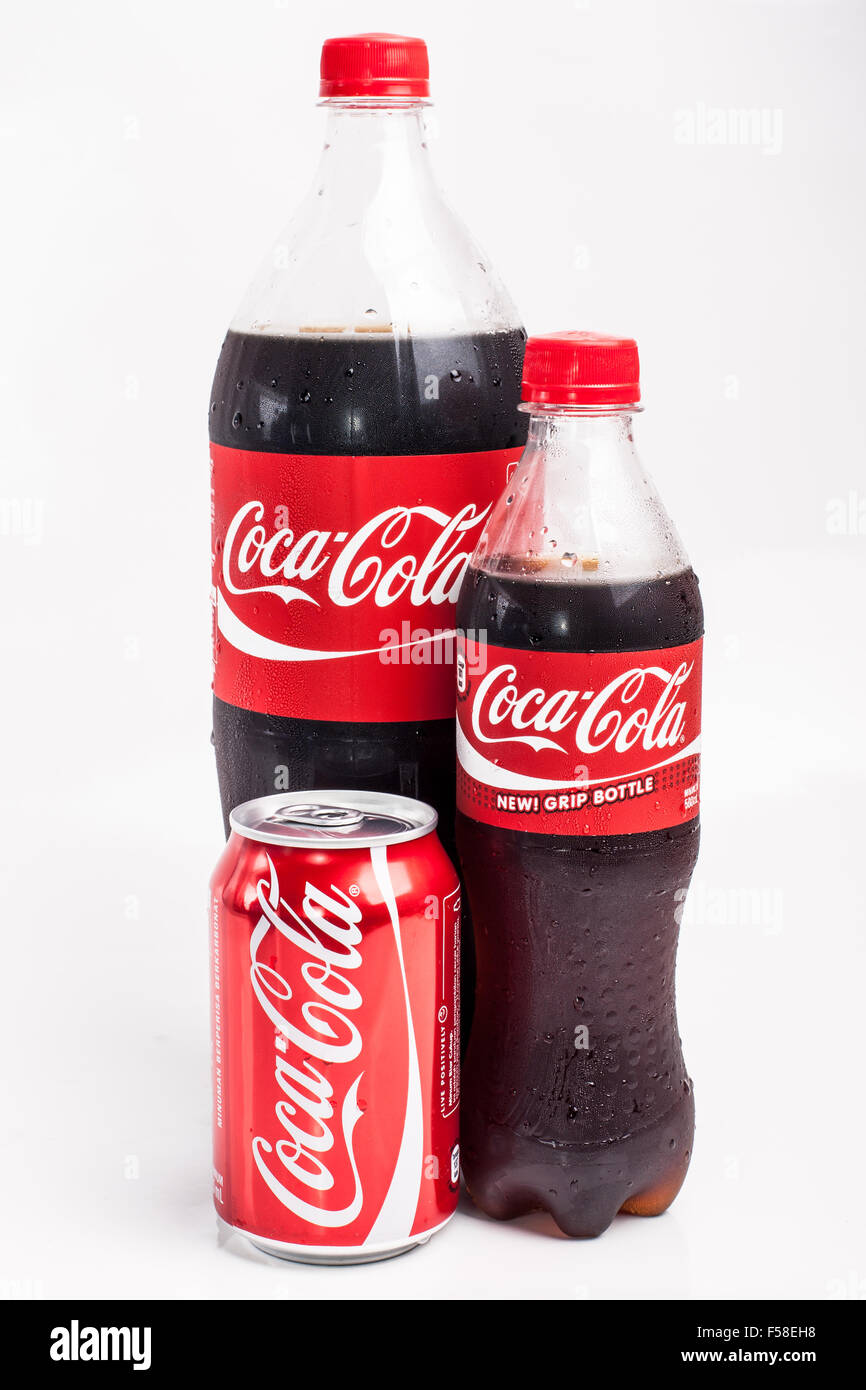 KUALA LUMPUR, Malesia - 31 ottobre 2015. Coca Cola bevande. Foto Stock