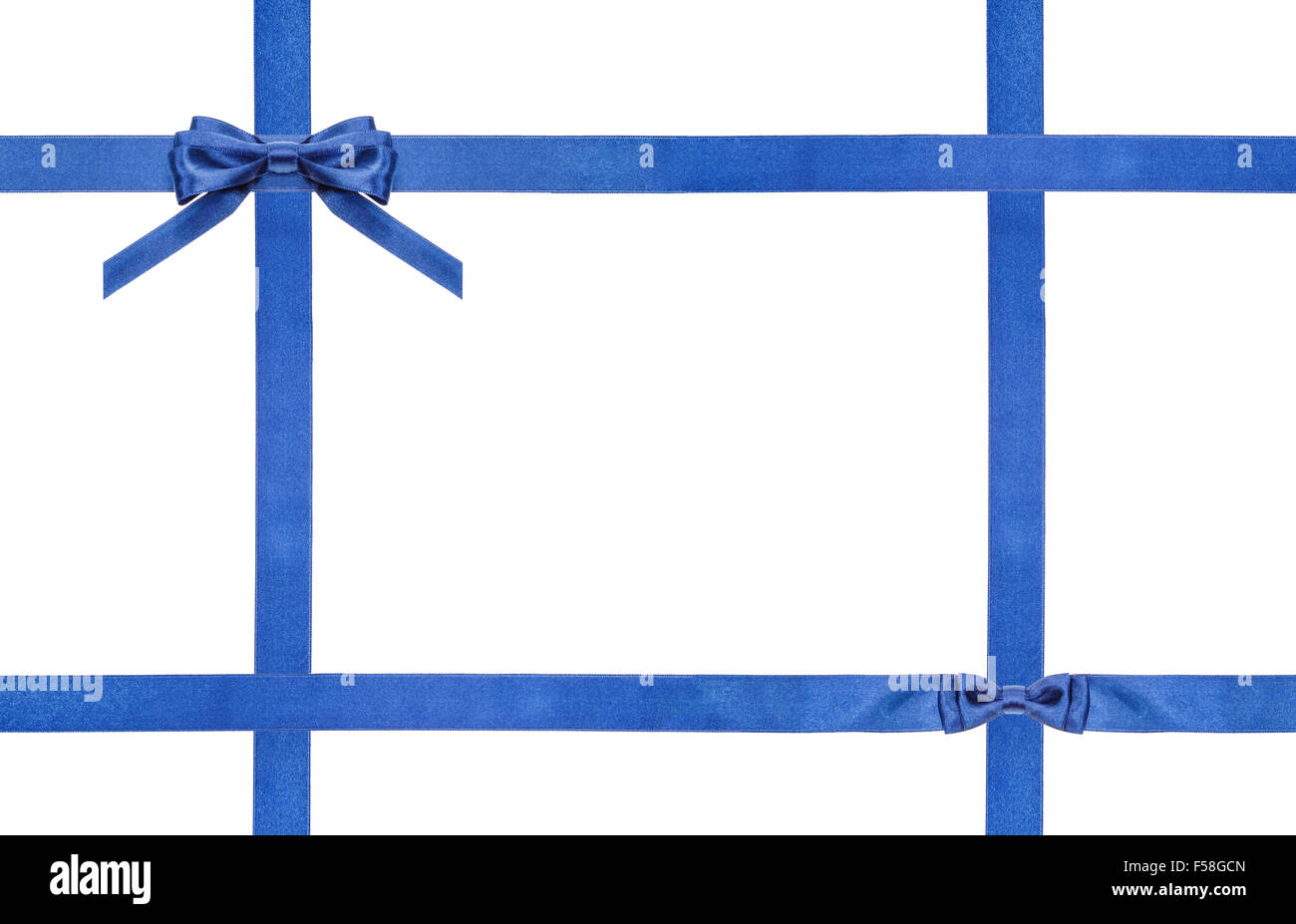 In raso blu arco e nodo e quattro nastri di intersezione isolata orizzontali su sfondo bianco Foto Stock