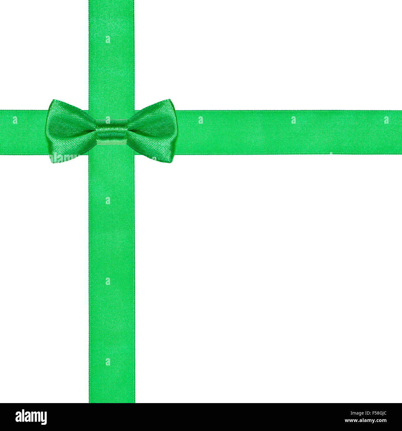 Una prua verde sul nodo di attraversamento di due nastri di raso isolati su sfondo bianco Foto Stock