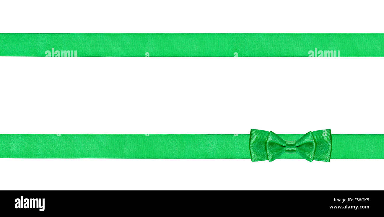 Doppio fiocco verde nodo sul parallelamente due nastri di seta isolati su sfondo bianco Foto Stock