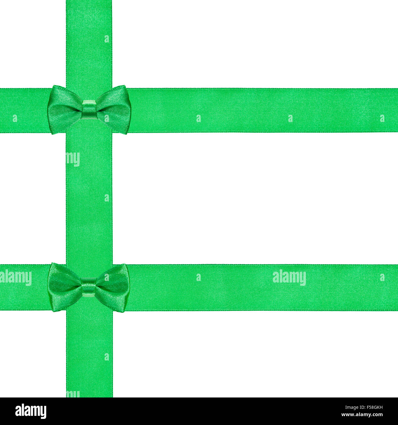 Due piccoli green bow nodi in tre nastri di raso isolati su sfondo bianco Foto Stock
