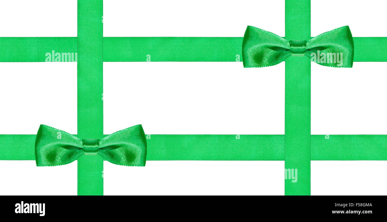Due grandi verde nodi di prua su quattro nastri di seta isolati su sfondo bianco Foto Stock