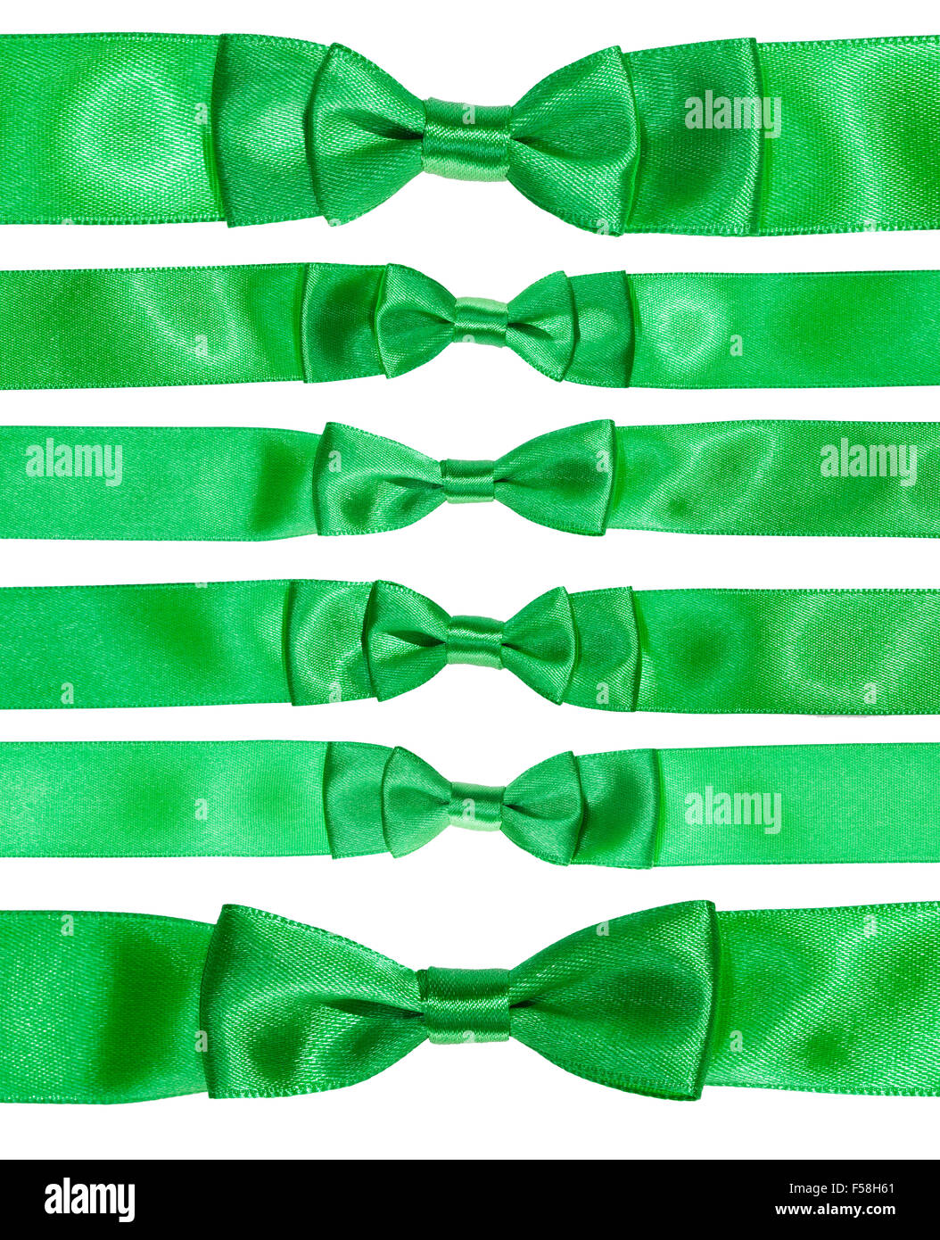 Set di veri nodi di prua sul verde nastri di raso isolati su sfondo bianco Foto Stock