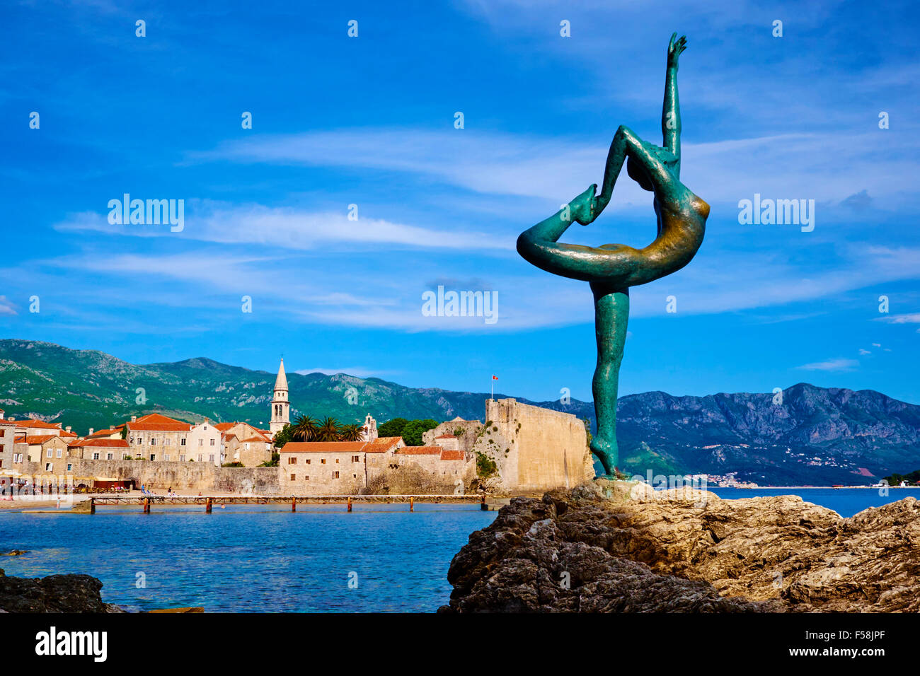 Montenegro, costa adriatica, la vecchia città di Budva, Stari Grad, scultura di un ballerino Foto Stock
