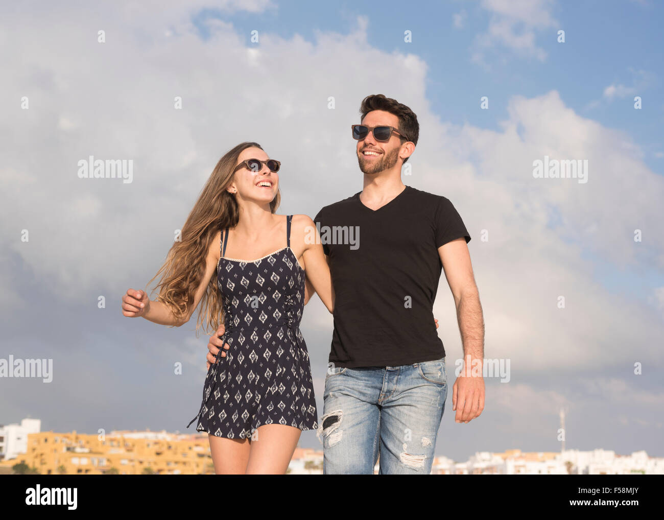 Coppia felice in spiaggia. Foto Stock