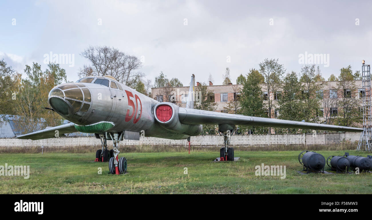 MONINO, REGIONE DI MOSCA, RUSSIA- ottobre 8- TU-16, Long-range bomber (1952) su 8 Ottobre; 2015 nel Museo Centrale del russo un Foto Stock