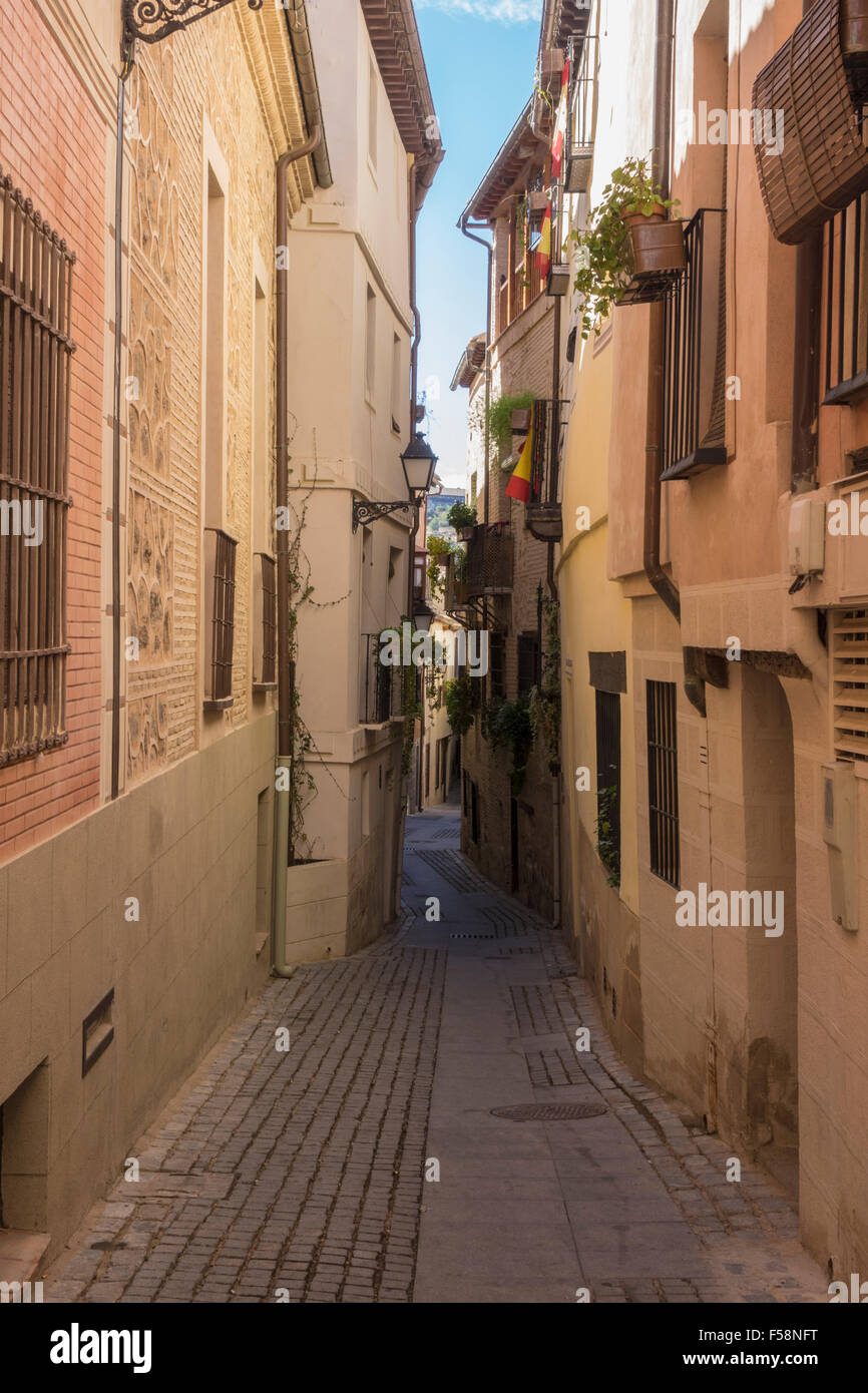 Strade strette nella parte vecchia della città di Toledo, Spagna, Europa Foto Stock