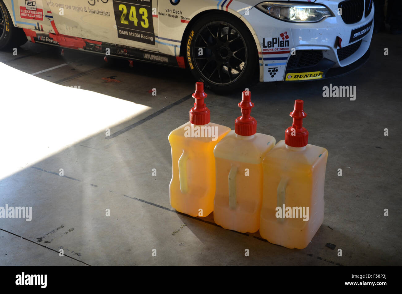 Alimentazione del carburante nella zona paddock a Zolder Gara circuito, Belgio Foto Stock