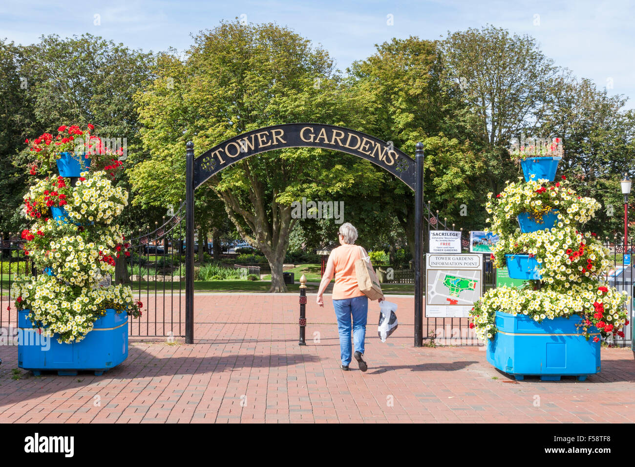 Ingresso alla Torre di giardini, Skegness, Lincolnshire, England, Regno Unito Foto Stock