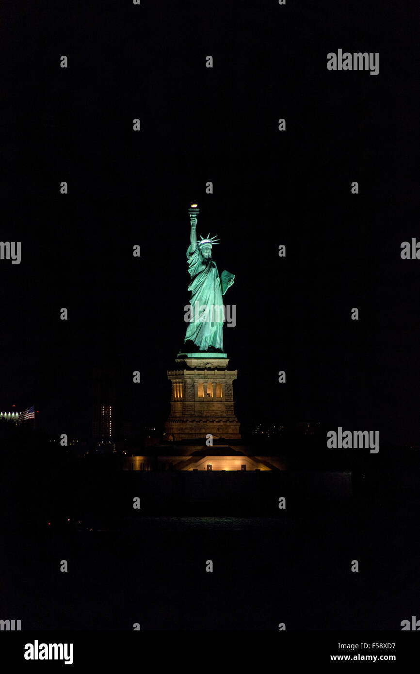 Statua della Libertà di notte, la città di New York, Stati Uniti d'America. Foto Stock