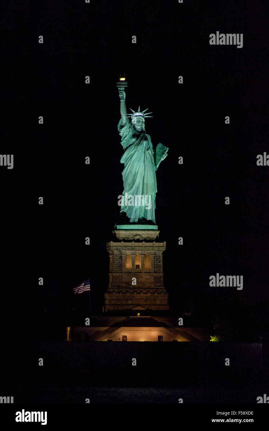 Statua della Libertà di notte, la città di New York, Stati Uniti d'America. Foto Stock