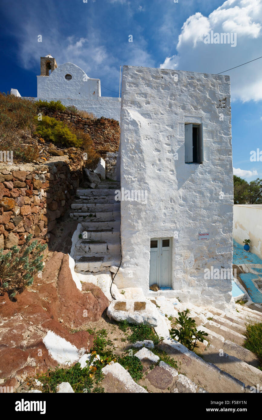 Street nel quartiere di Plaka, la capitale di Isola di Milos in Grecia. Foto Stock