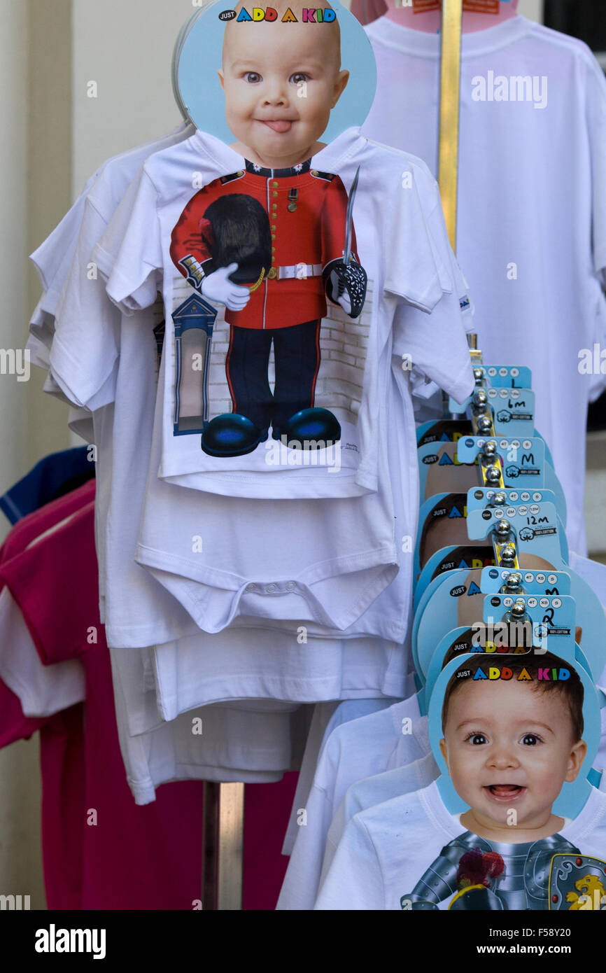"Basta aggiungere un capretto" Novità T Shirt in vendita a Londra Foto Stock