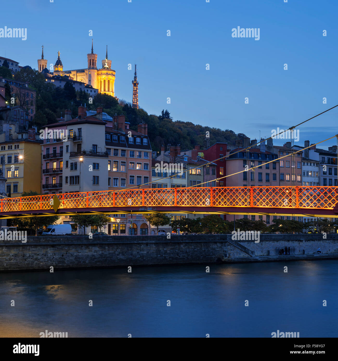 La città di Lione con il fiume Saone di notte, Francia Foto Stock