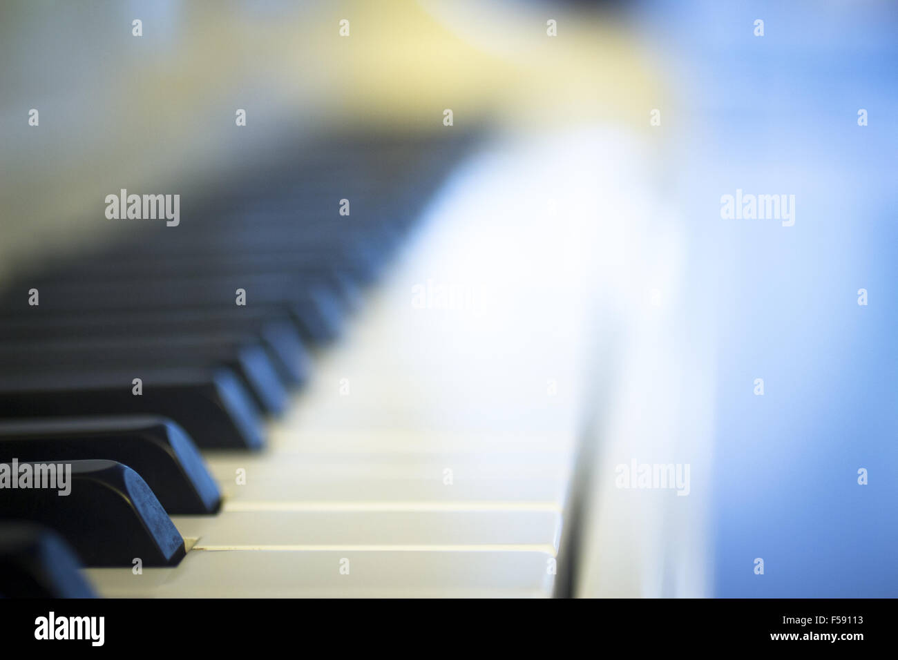 Concerto per pianoforte e orchestra i tasti della tastiera in discoteca classica musica jazz concerto ricevimento di nozze partito. Foto Stock