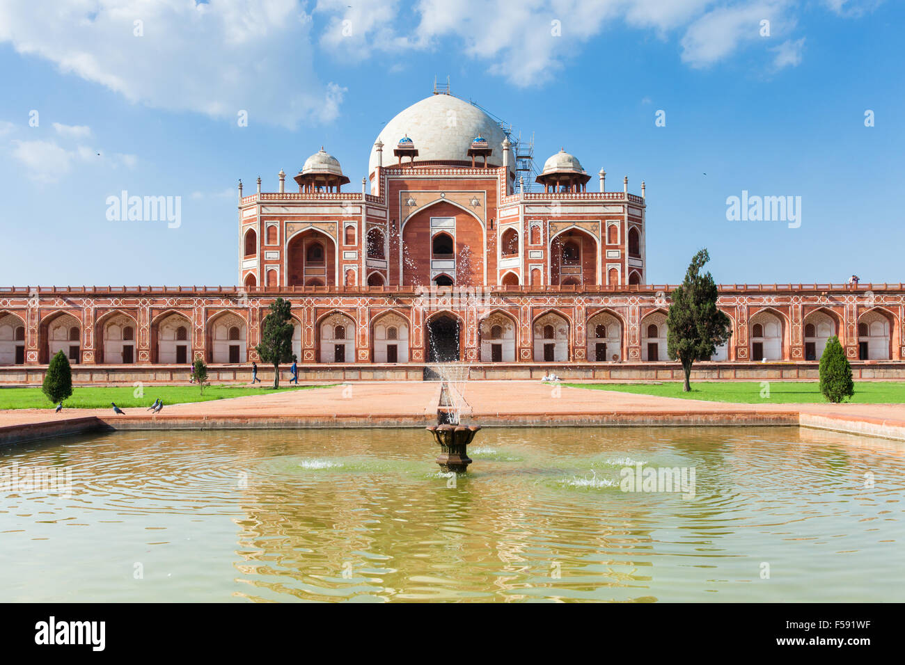 Delhi, India - 19 September, 2014: vista diurna di la tomba di Humayun, Patrimonio Mondiale dell'UNESCO il 19 settembre 2014, Delhi, India. Foto Stock