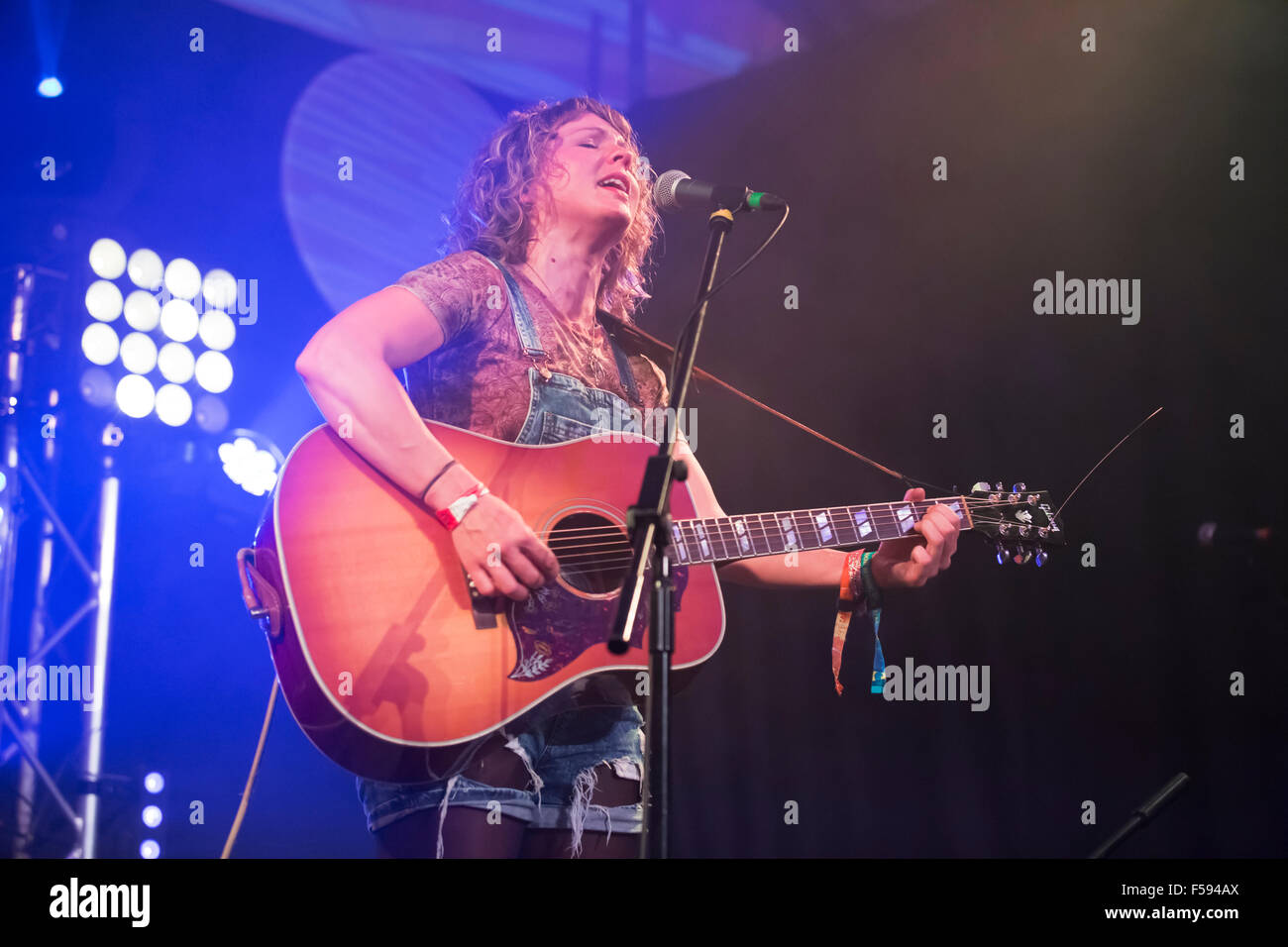Hannah legno, il suono delle sirene a Looe Music Festival 2015 Foto Stock