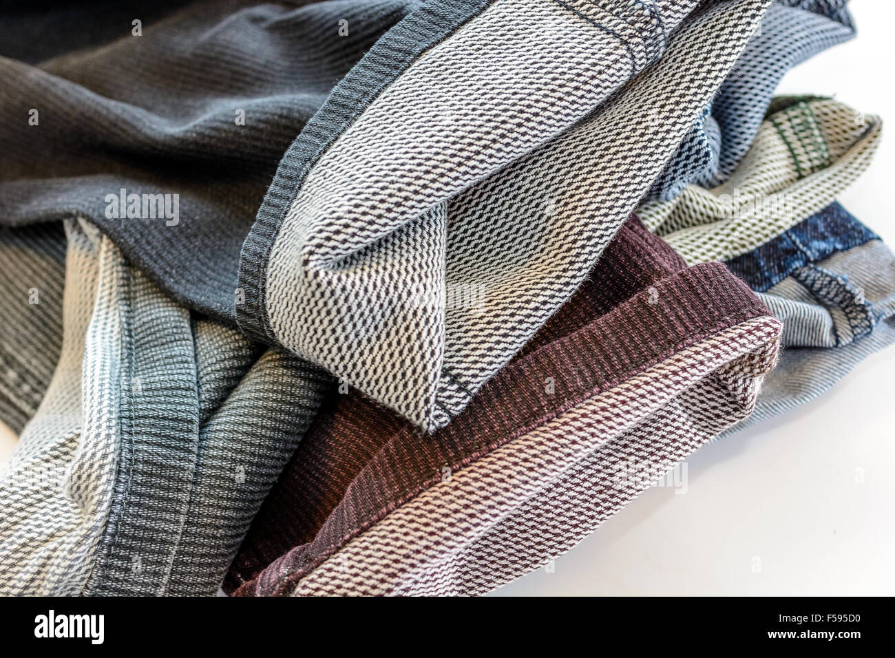 Arrotolato pant gambe dei pantaloni jeans Foto Stock