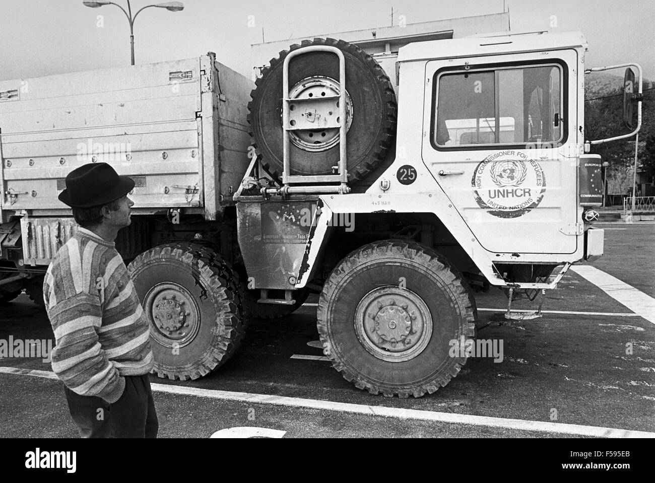 La guerra nella ex Iugoslavia (aprile 1994), la consegna di aiuti umanitari ai profughi bosniaci Foto Stock
