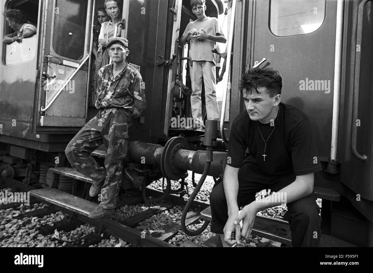 La guerra nella ex Jugoslavia, treno di profughi bosniaci fuga dalla pulizia etnica di serbi bloccati in Croazia (luglio 1992) Foto Stock