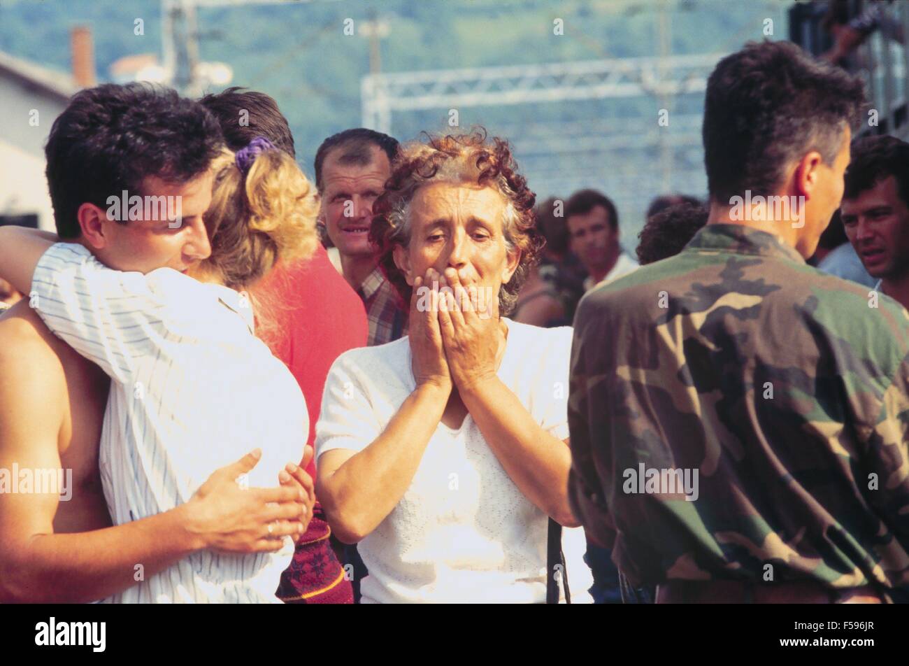 La guerra nella ex Jugoslavia, treno di profughi bosniaci fuga dalla pulizia etnica di serbi bloccati in Croazia (luglio 1992) Foto Stock