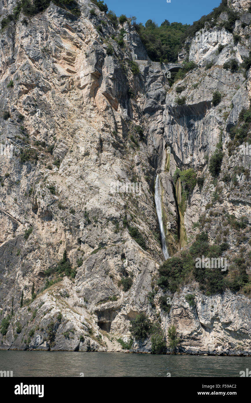 Scenic cascata presso il lago di garda, Italia Foto Stock