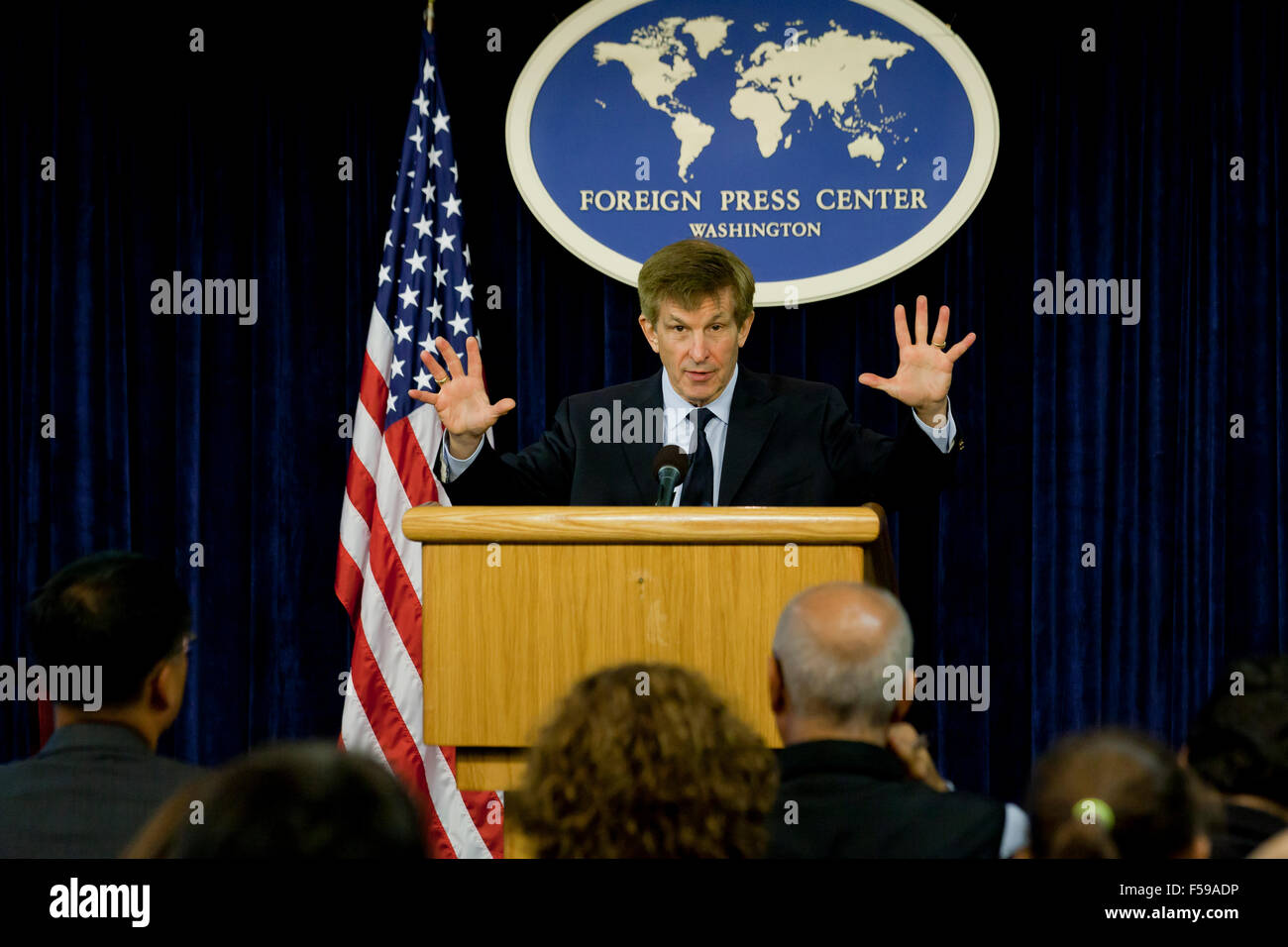 Il Professor Allan Lichtman di American University, parlando al Dipartimento di Stato degli Stati Uniti Foreign Press Center sulle elezioni 2016 Foto Stock