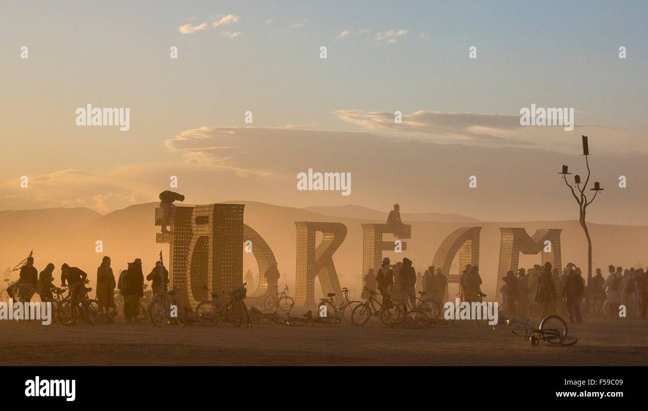 Il sogno di arte di installazione nel deserto durante l annuale Burning Man festival Settembre 1, 2015 in Black Rock City, Nevada. Burning Man's arte ufficiale tema di quest anno è "Carnevale di specchi' ed è prevista la partecipazione di 70.000 persone per la settimana lungo evento. Foto Stock