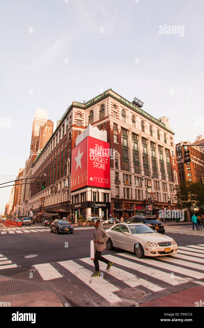 I magazzini Macy's Herald Square sulla sesta Avenue, Manhattan, New York City, Stati Uniti d'America. Foto Stock