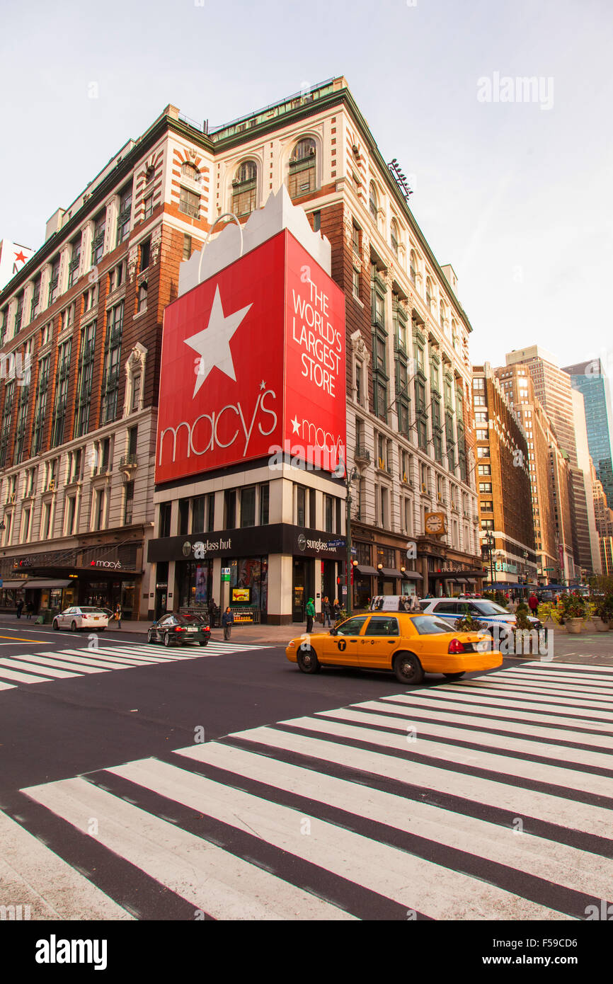 I magazzini Macy's Herald Square sulla sesta Avenue, Manhattan, New York City, Stati Uniti d'America. Foto Stock