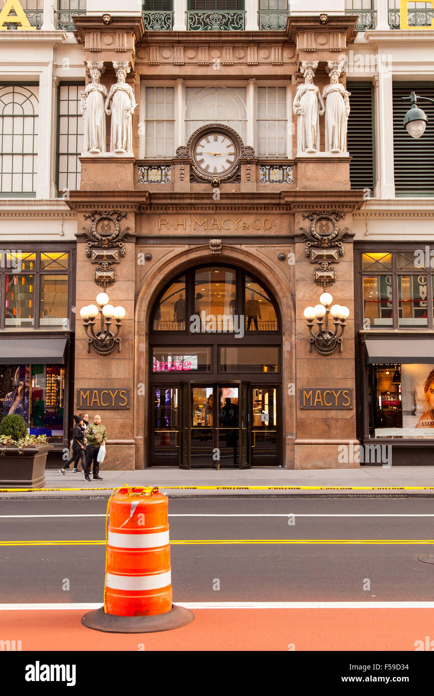 I magazzini Macy's Herald Square sulla sesta Avenue, Manhattan, New York City, Stati Uniti d'America. Foto Stock