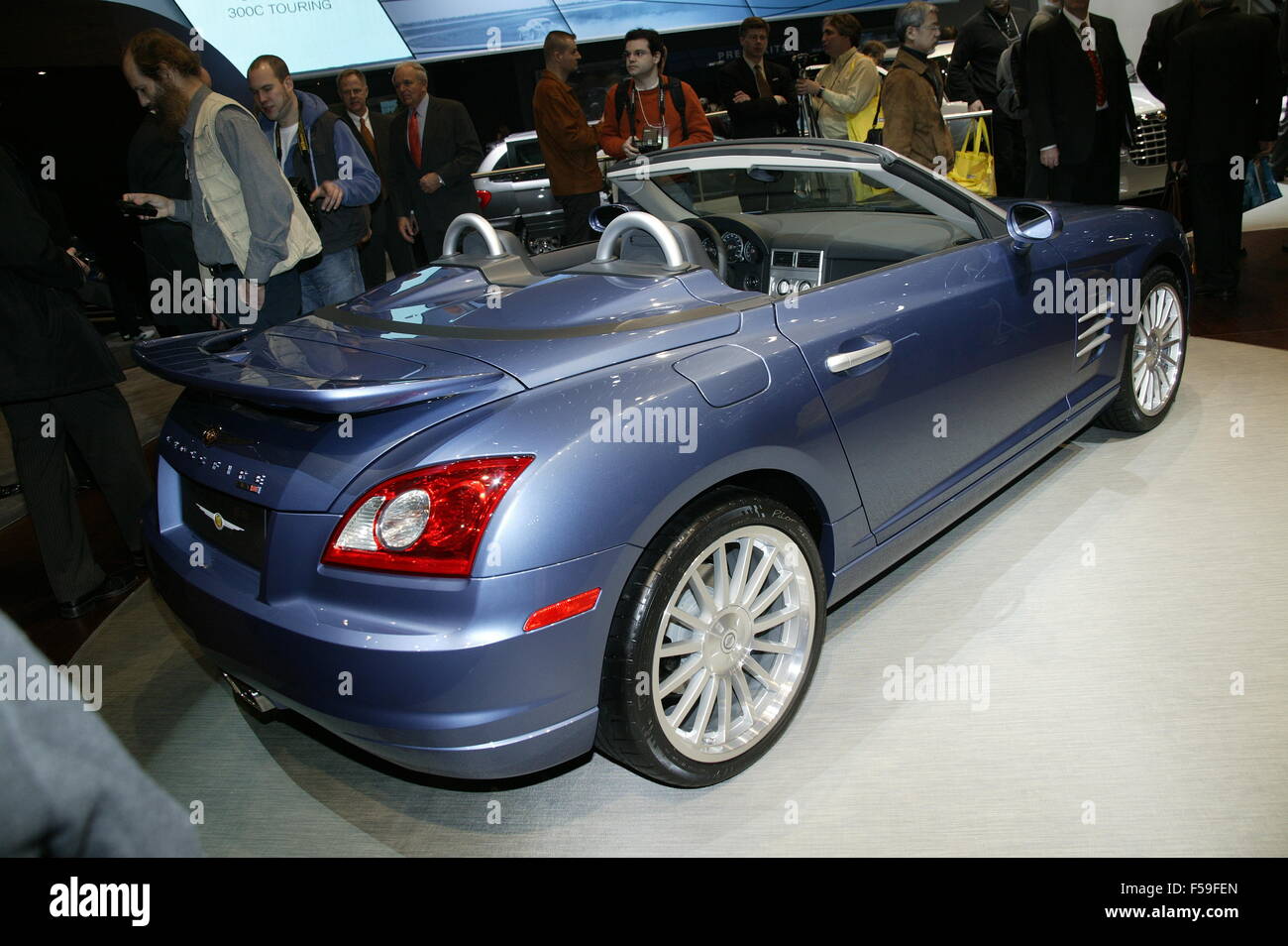 Chrysler Crossfire SRT-6 al Motorshow di Ginevra 2004 - questa vettura è basata sulla Mercedes SLK telaio Foto Stock