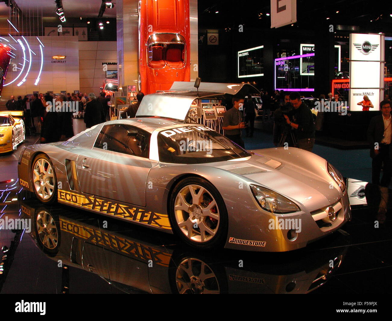 Opel / Vauxhall ECO Speedster Concept Car come mostrato in 2002 Parigi al Motorshow Foto Stock