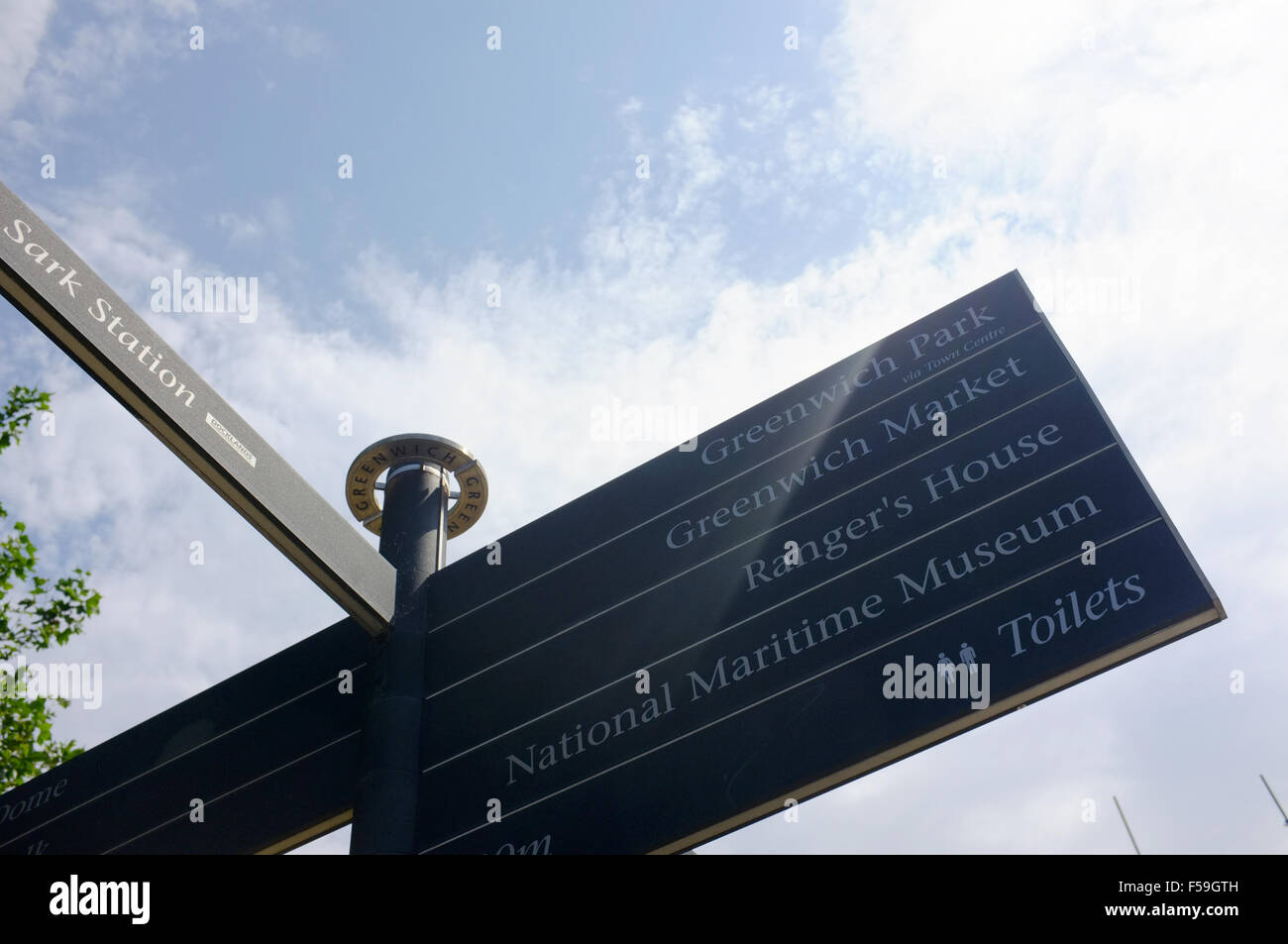Un sentiero pedonale di firmare in Greenwich dirigere i pedoni a Greenwich Market e il Museo Marittimo Nazionale. Foto Stock