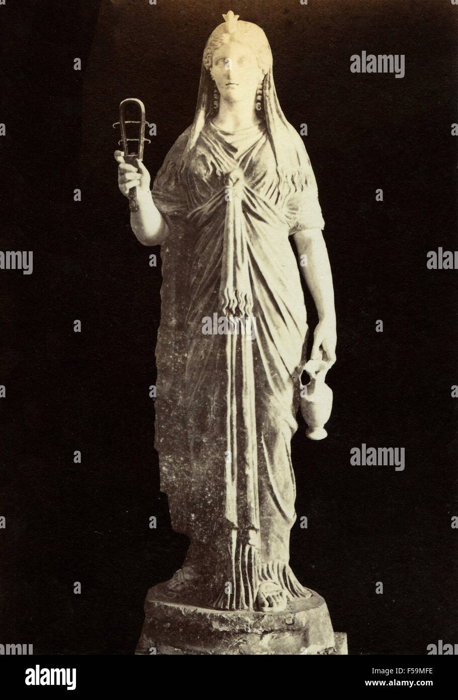 Isis, statua in marmo, Pompei, Italia Foto Stock