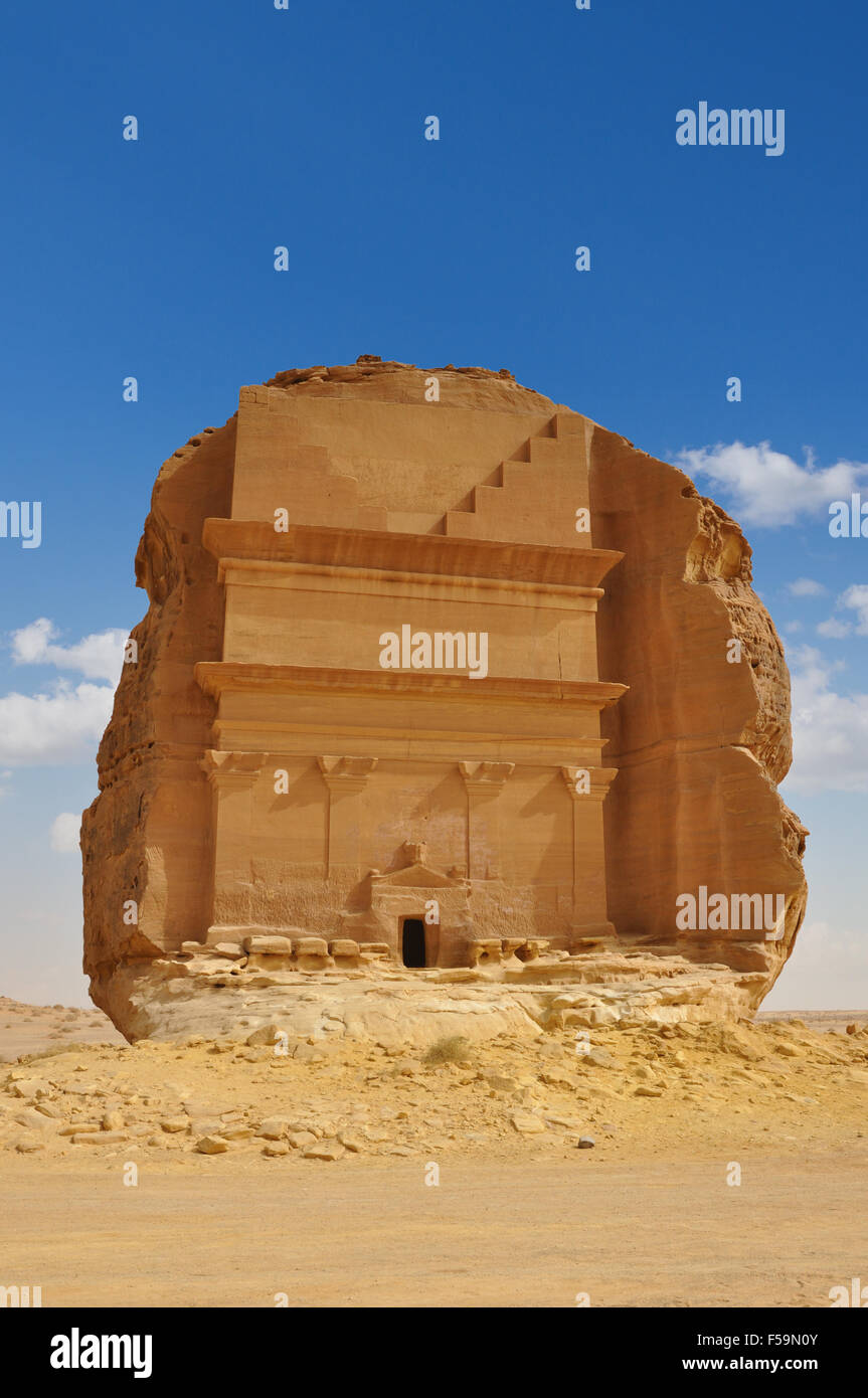 Qasr al Farid, più grande tomba nel sito archeologico Mada'in Saleh, Arabia Saudita Foto Stock