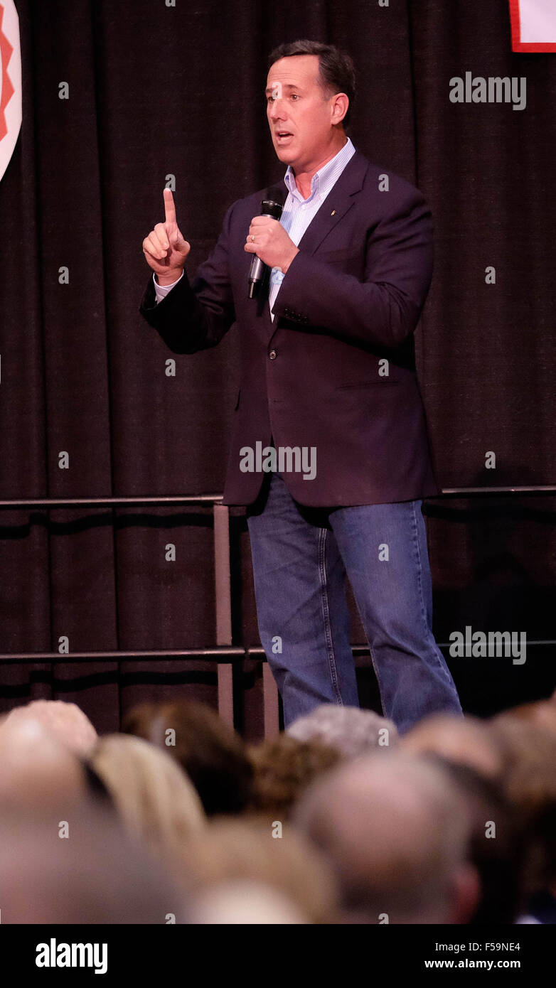 Città di arancia, Iowa, USA. Il 30 ottobre, 2015. Candidato presidenziale repubblicano Rick santorum parla a sei-county Northwest Iowa GOP rally presso la Northwestern College Bultman centro come egli campagne nella Città di arancia, Iowa Venerdì 30 ottobre, 2015. Credito: Jerry Mennenga/ZUMA filo/Alamy Live News Foto Stock