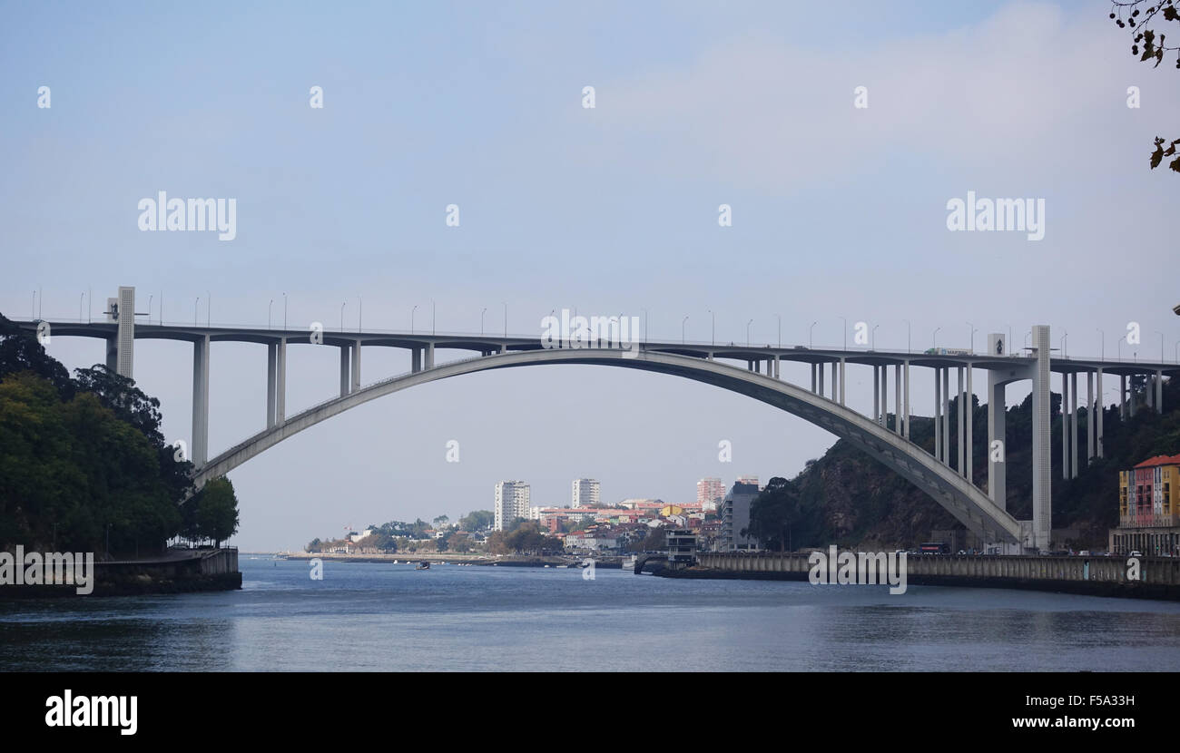 Arrbida Ponte sul Fiume Druro, Porto -1 Foto Stock