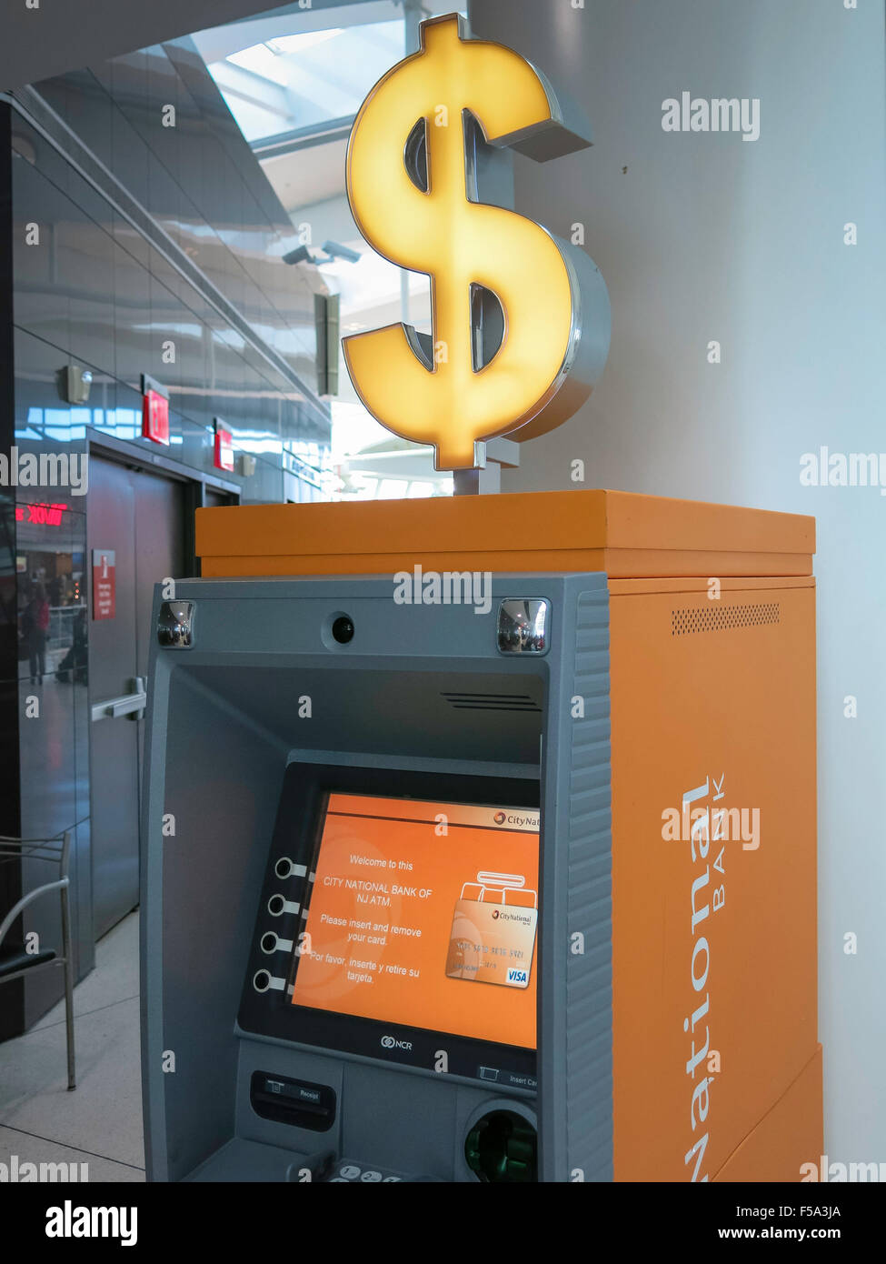 Stand-alone macchina ATM, NYC Foto Stock