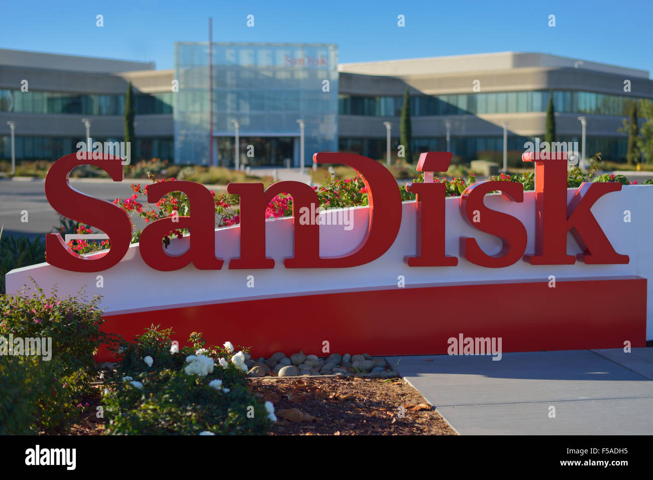 WESTERN Digital (WD) annuncia l'acquisizione di SanDisk Corporation (2015), Milpitas CA Foto Stock