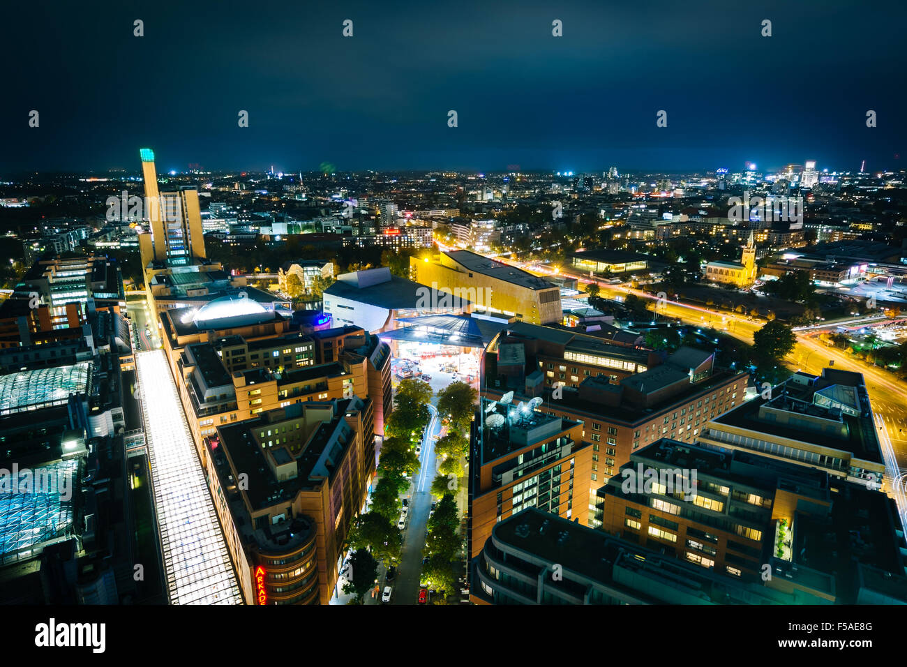 Visualizzare vicino a Potsdamer Platz di notte, a Berlino, Germania. Foto Stock