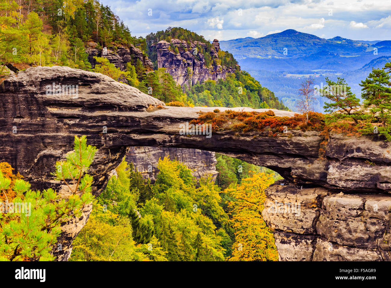 Pravcicka brana il naturale più grande arco di pietra arenaria in Europa in Svizzera Ceca Parco Nazionale Foto Stock