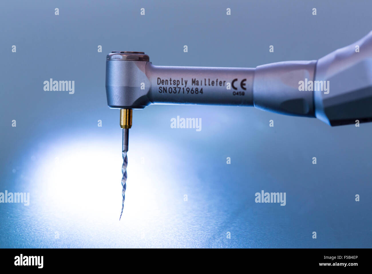 Dental drill immagini e fotografie stock ad alta risoluzione - Alamy