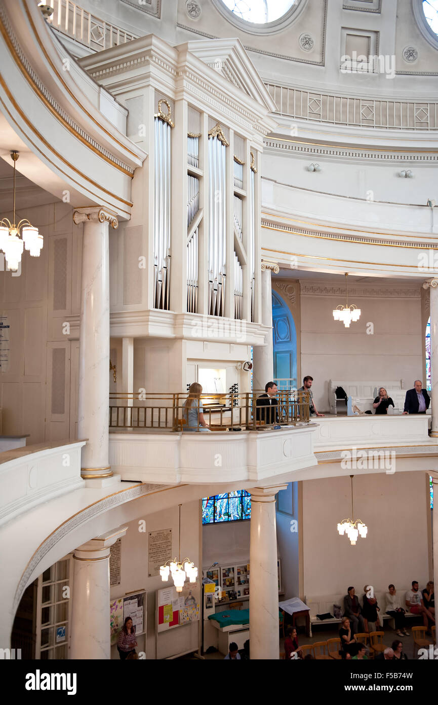 Concerto gratuito nella chiesa di Varsavia in Polonia, 6 giugno 2015, Otwarte Drzwi associazione ha organizzato la tubazione benefica concerto per organo Foto Stock