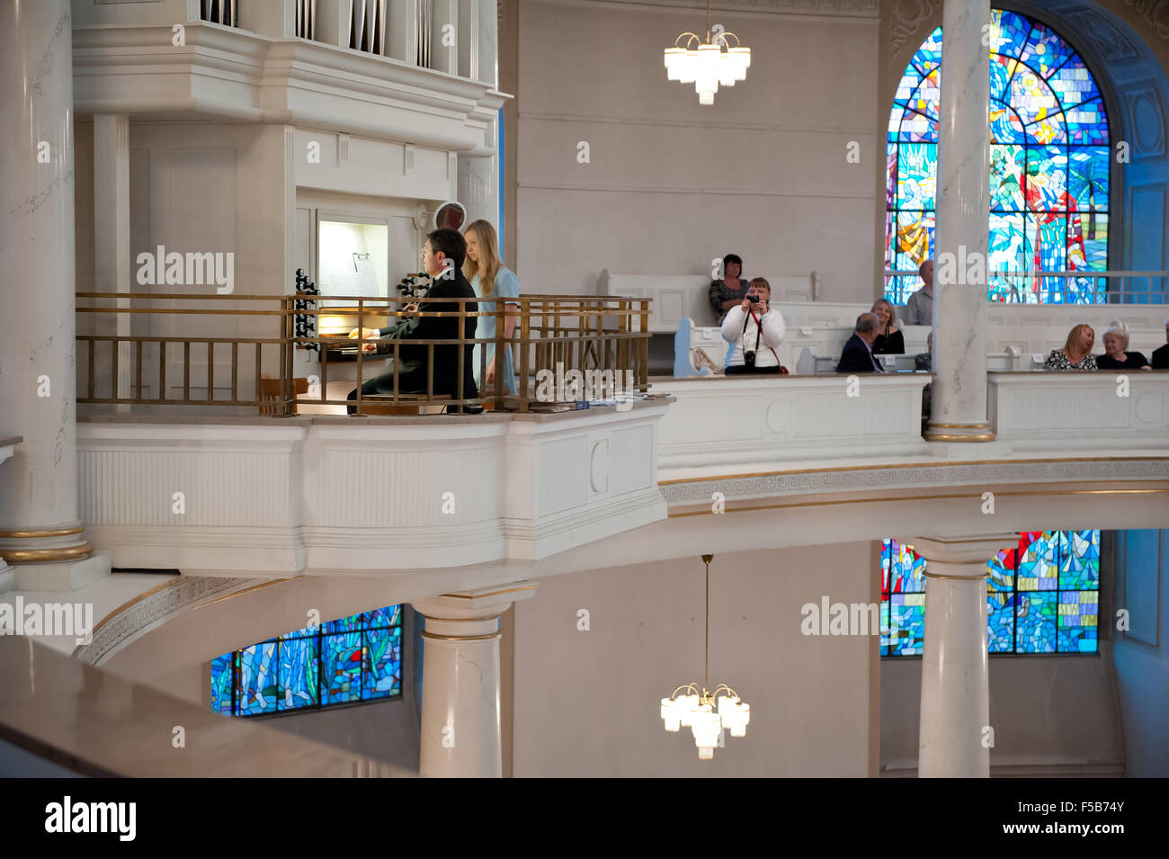 Concerto di musica in chiesa di Varsavia in Polonia, 6 giugno 2015, Otwarte Drzwi associazione ha organizzato la tubazione benefica concerto per organo Foto Stock